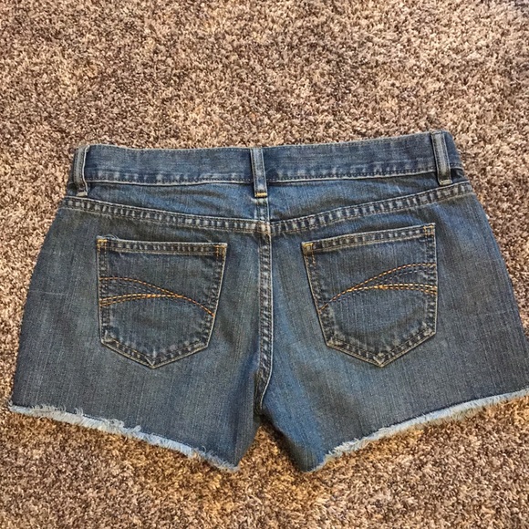 🍀 Old Navy Jean Shorts (4) - Picture 3 of 4